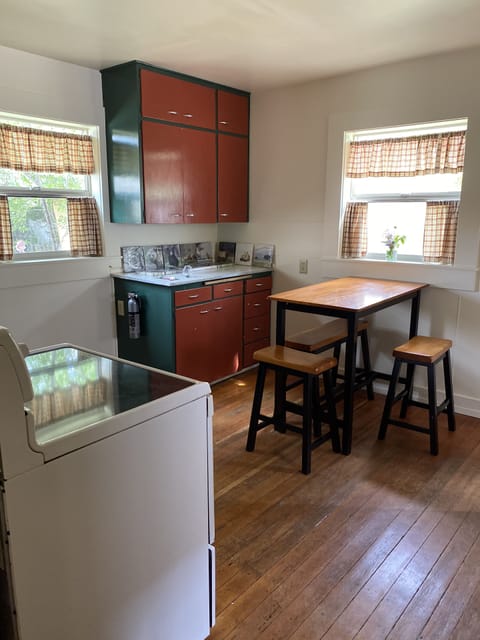 Full kitchen with large refrigerator, full stove and oven, ice maker & seating.
