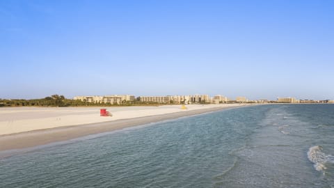 Beach nearby, sun loungers, beach towels