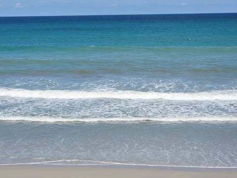 Beach nearby, sun loungers, beach towels