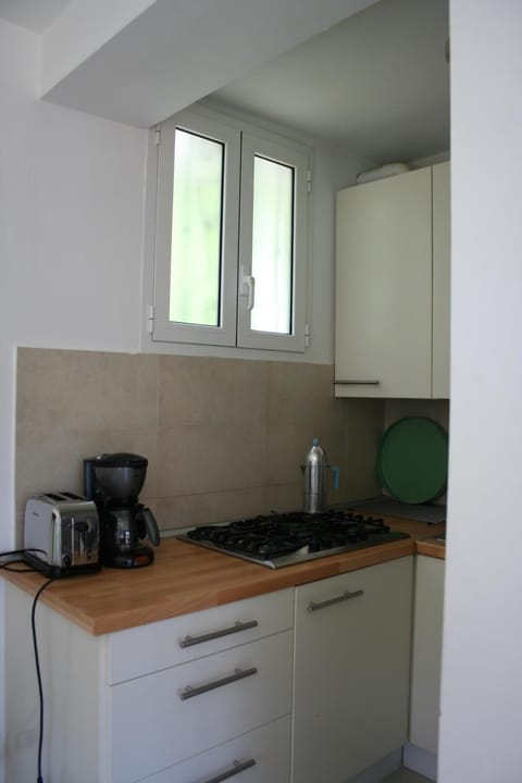 Fridge, microwave, dishwasher, coffee/tea maker