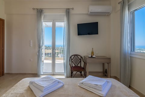 Modern villa,Great sea views,private pool, Agia Triada,Rethymno,Crete