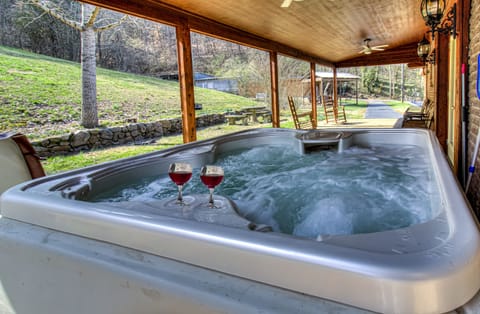 Outdoor spa tub