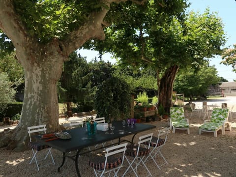 Property, Tree, Table, Restaurant, Real Estate, Woody Plant, Backyard, Building, House, Yard