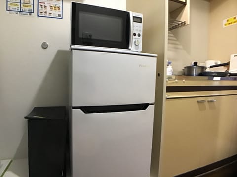 Fridge, microwave, stovetop, cookware/dishes/utensils