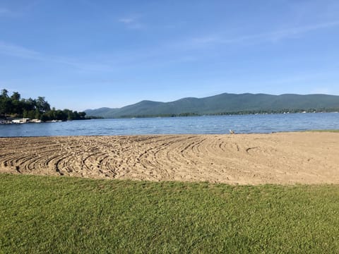 Beach nearby, sun loungers, beach towels