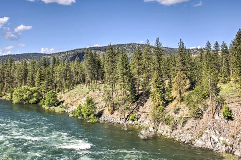 Nine Mile Falls Vacation Rental | 2BR | 1BA | 600 Sq Ft | 1 Small Step Required