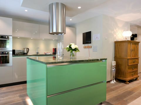 Cabinetry, Furniture, Property, Building, Countertop, Plant, Houseplant, Wood, Chair, Lighting