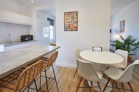 Apartment B, Cornerhouse Apartments, Saltburn-by-the-Sea - Host & Stay