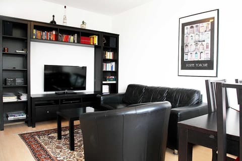 Living area | Smart TV, DVD player, books, stereo
