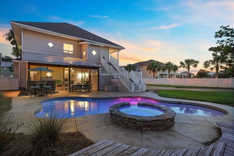 Southern Jewel - Crystal Beach Vacation Rental House with Private Pool and Near Beach in Destin, FL - Five Star Properties Destin/30A