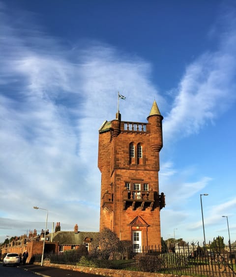 Burns Monument in Mauchline