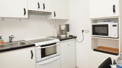 Kitchen with all modern conveniences (see facilities)