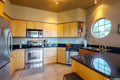 Large Fully Equipped Kitchen