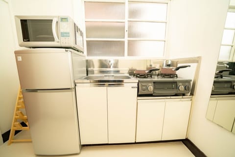 Fridge, microwave, stovetop, cookware/dishes/utensils