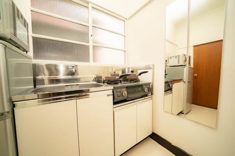 Fridge, microwave, stovetop, cookware/dishes/utensils