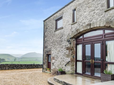 Exterior | Poppies Court - Jericho Farm - Jericho Farm, Earl Sterndale, near Buxton