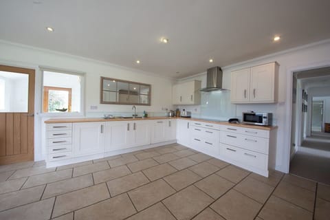 Ardeonaig Lodge on the shores of Loch Tay (1036)