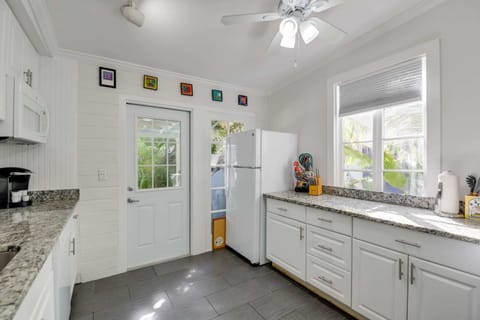 Coconut Palm - Kitchen