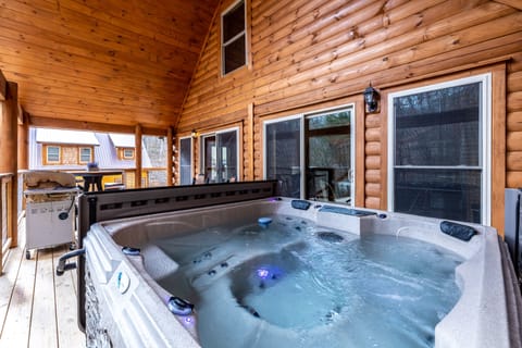 Indoor spa tub