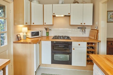 Rosebank Cottage, Saltburn-by-the-Sea - Host & Stay