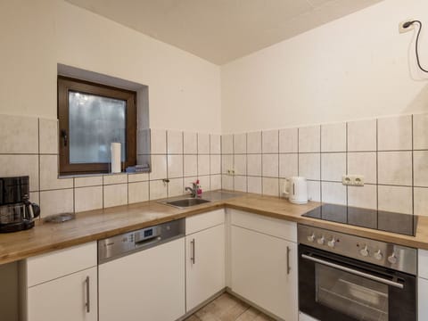 Cabinetry, Kitchen Sink, Sink, Countertop, Property, Tap, Building, Wood, Plumbing Fixture, Kitchen Stove