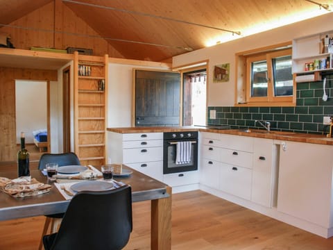 Countertop, Room, Furniture, Cabinetry, Kitchen, Property, Building, Interior Design, Wood Flooring, Ceiling