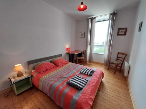 5 bedrooms, iron/ironing board, free WiFi, bed sheets