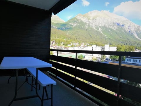 BALCONY - 8 sq m - Dining table for 6 people