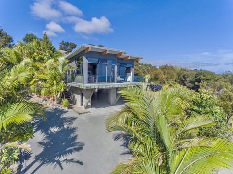 All day sunshine and elevated views of the bay