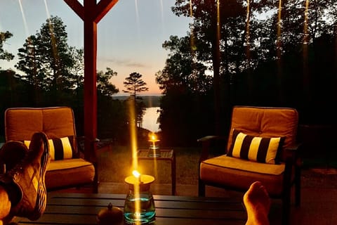 Relaxing with the sunset and fire pit.  Gorgeous views. 