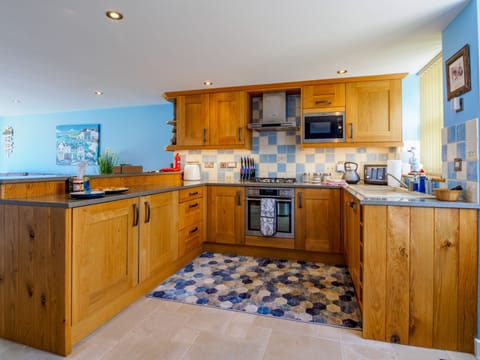 The Old Smoke House, Charlestown. Ground floor: Fully equipped kitchen