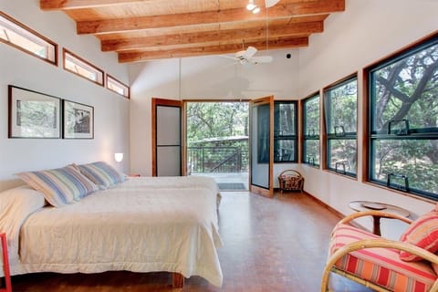 Spacious 5th bedroom “Ohana unit” (guest cottage) with half bath.