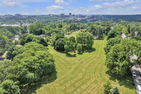 The lush and colorful Hunt Park is only a block away.