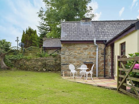 Garden | Old Chapel Cottage - Dinas Country Club, Dinas Cross, near Newport