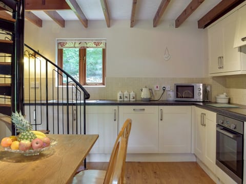 Kitchen/diner | Keepers Nook - Dinas Country Club, Dinas Cross, near Newport