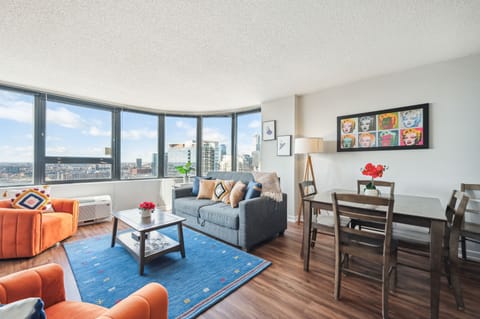Welcome to our newly renovated 2bd/2ba on Michigan Avenue!