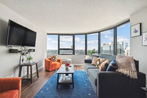 Welcome to our newly renovated 2bd/2ba on Michigan Avenue! When you`re here, you`re close to public transit, Museum Campus, and Grant Park.