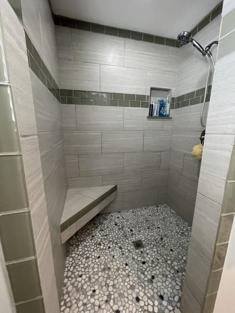 Combined shower/tub