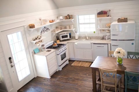 Farmhouse kitchen. Retro appliances. Modern Rustic.
