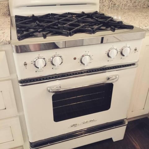 Big Chill Retro Range in The Quarter House Kitchen