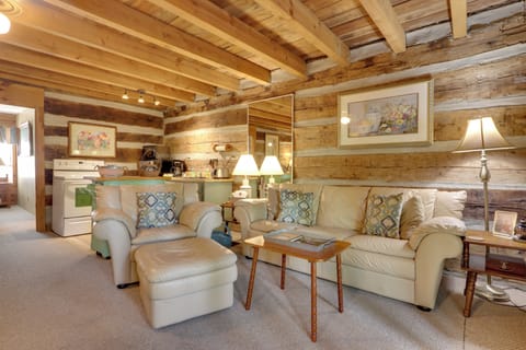 Living Room | Free WiFi | Central A/C & Heat