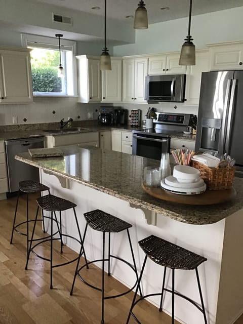 Open concept, stainless steel kitchen

440-479-4531