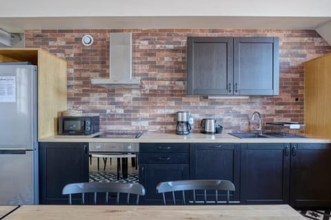 Oven, stovetop, highchair, paper towels