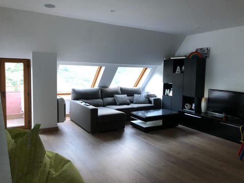Living area | Smart TV, stereo