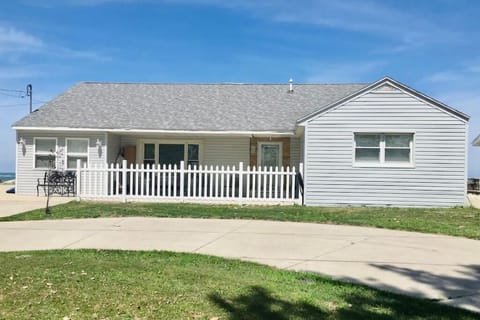 Street view of Beachcomber.