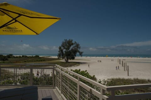 Beach nearby, sun loungers, beach towels