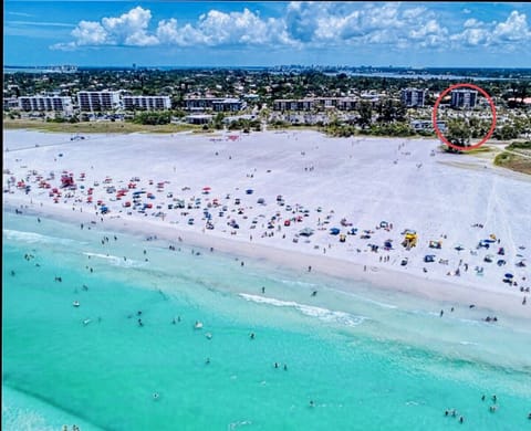 Beach nearby, sun loungers, beach towels