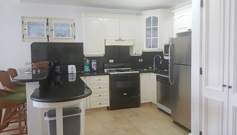 Fridge, cookware/dishes/utensils