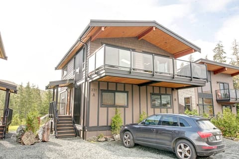 View of cottage and Upper suite and Lower suites