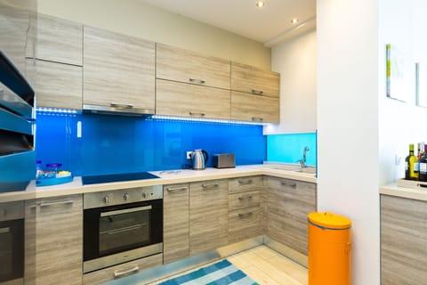 The kitchen is totally functional!